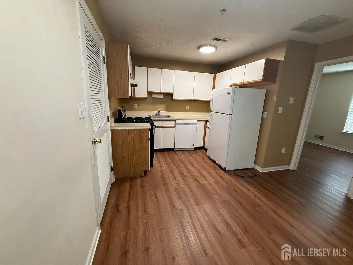 2 bed, 2.0 bath, $2,300 — Photo 4