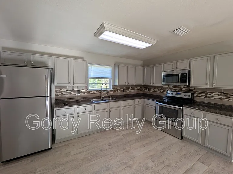5579 Willis Rd — Photo 3