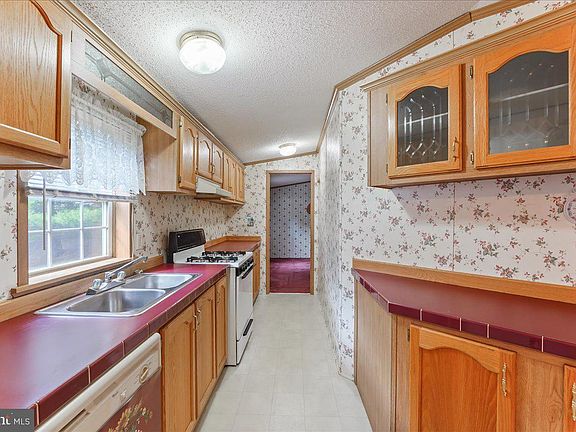 2nd image of 7 Leanne Ln