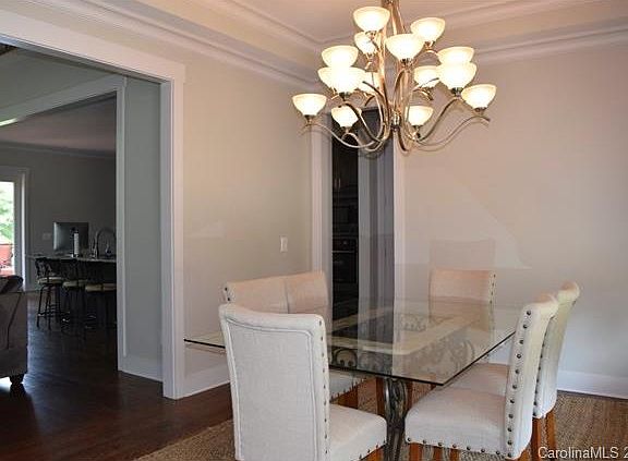 5th image of 484 Runnymede Dr