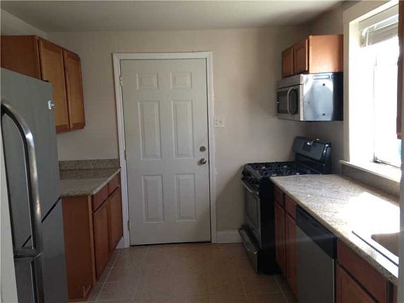 5th image of 412 Lafayette St
