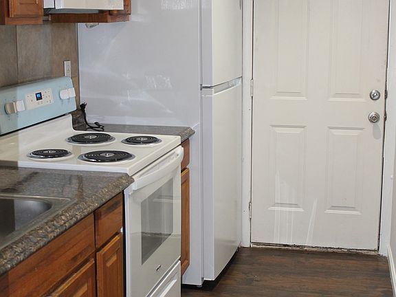 3rd image of 756 Sunset Blvd SW #B
