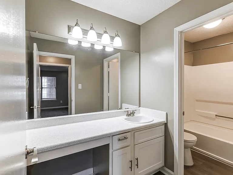 The Waverly Apartments — Photo 30