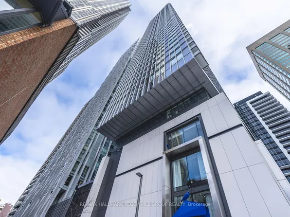 8 Cumberland St #2801, Toronto, ON M4W 0B6