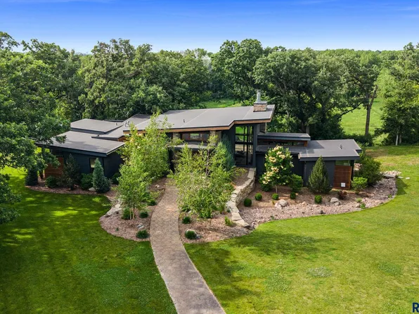 300 E Twin Oaks Rd, Sioux Falls, SD 57105