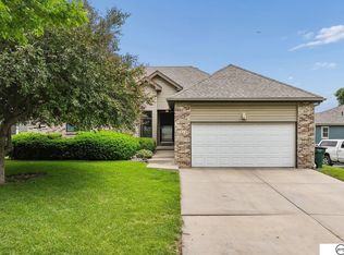 7412 Collister Rd, Lincoln, NE 68516