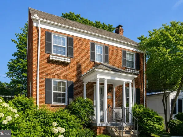 4409 Faraday Pl NW, Washington, DC 20016