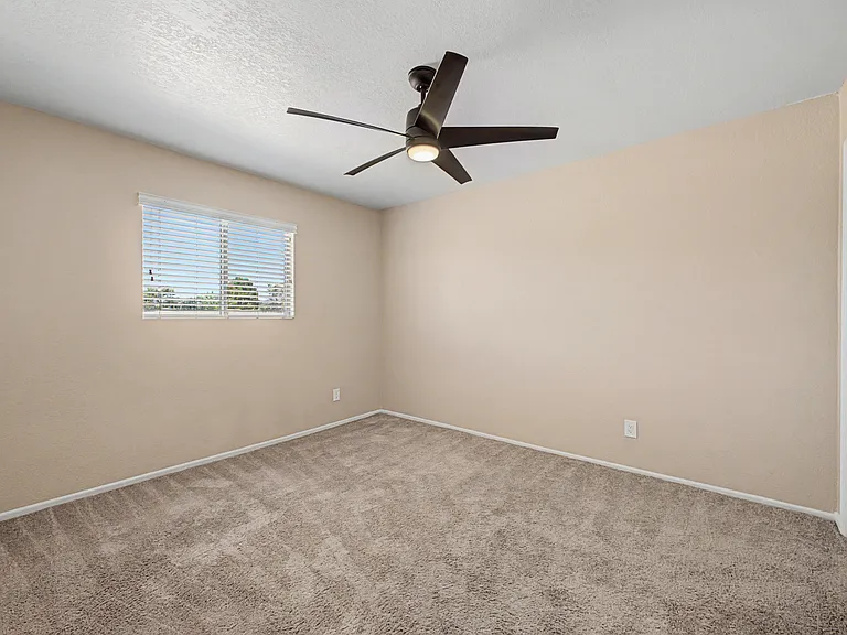 1324 W 12th St — Photo 20