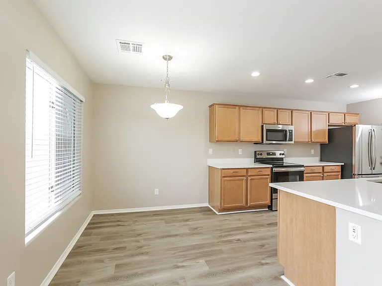 5804 S 10th Dr — Photo 7