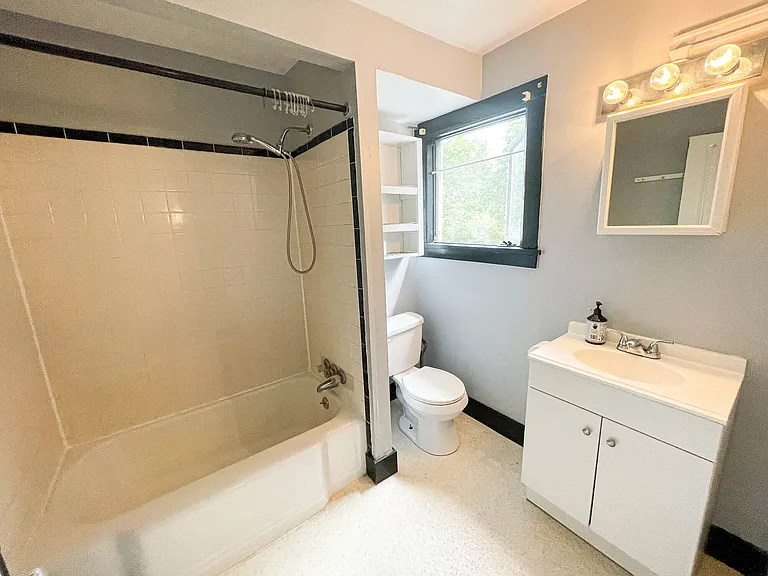 705 E Seneca St — Photo 4