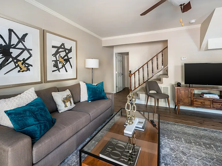 Smoky Crossing Apartment Homes — Photo 33