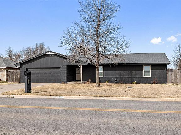 2nd image of 1718 W Elm St