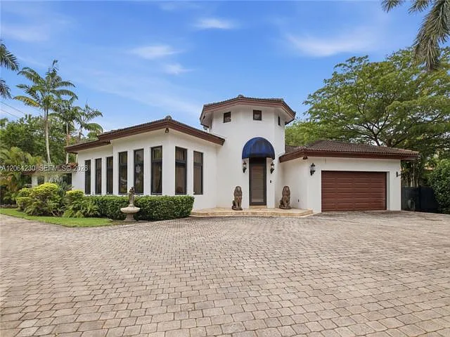 6 bed, 6.0 bath, 4181 sqft, $18,000 — Photo 2