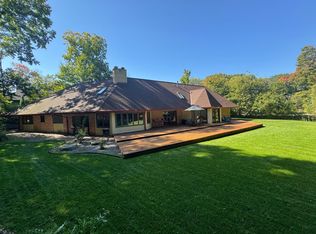 1000 Heritage Ln, Wayzata, MN 55391