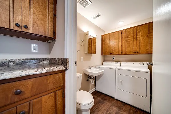 1184 Meadowview Dr — Photo 9