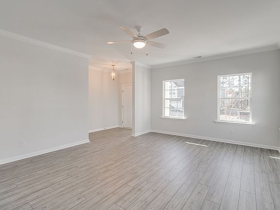 4th image of 361 Harbour Pointe Dr