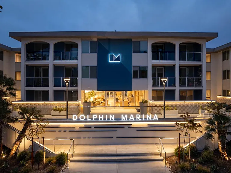 Dolphin Marina — Photo 16