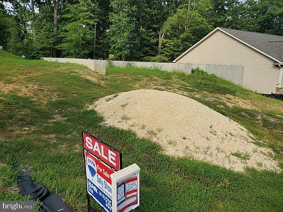 4th image of 637 Hawk Hill Dr