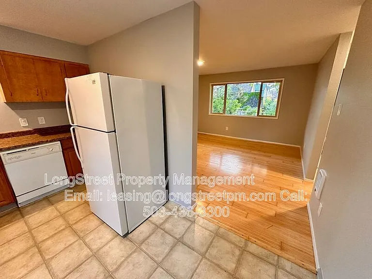 121 SE 30th Pl — Photo 5