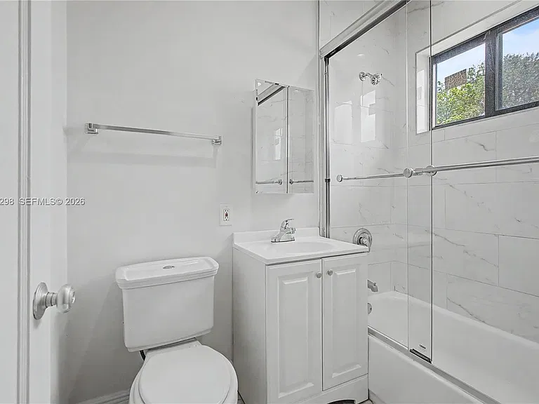 600 SW 9th Ave #19 — Photo 4