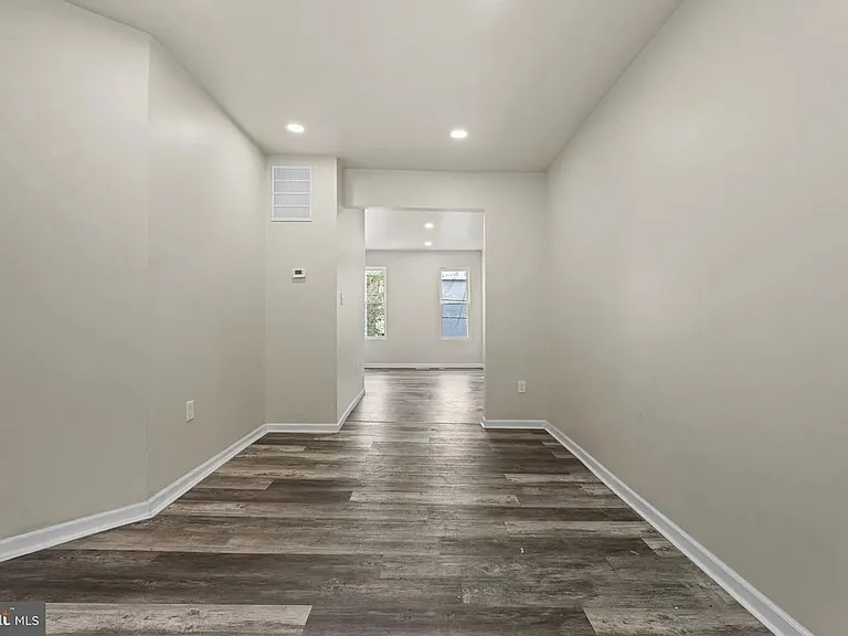 3030 Windsor Ave — Photo 5