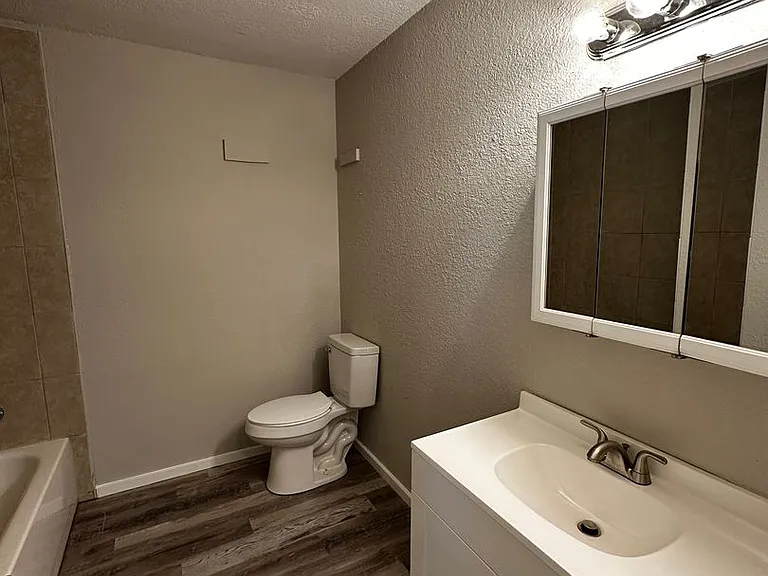 311 University Dr. — Photo 12