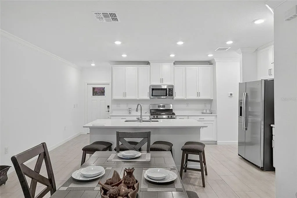2 bed, 2.5 bath, 1737 sqft, $2,500 — Photo 2