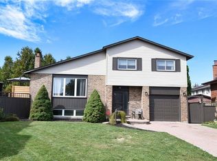 14 Basin Cres, Hamilton, ON L8T 4W8