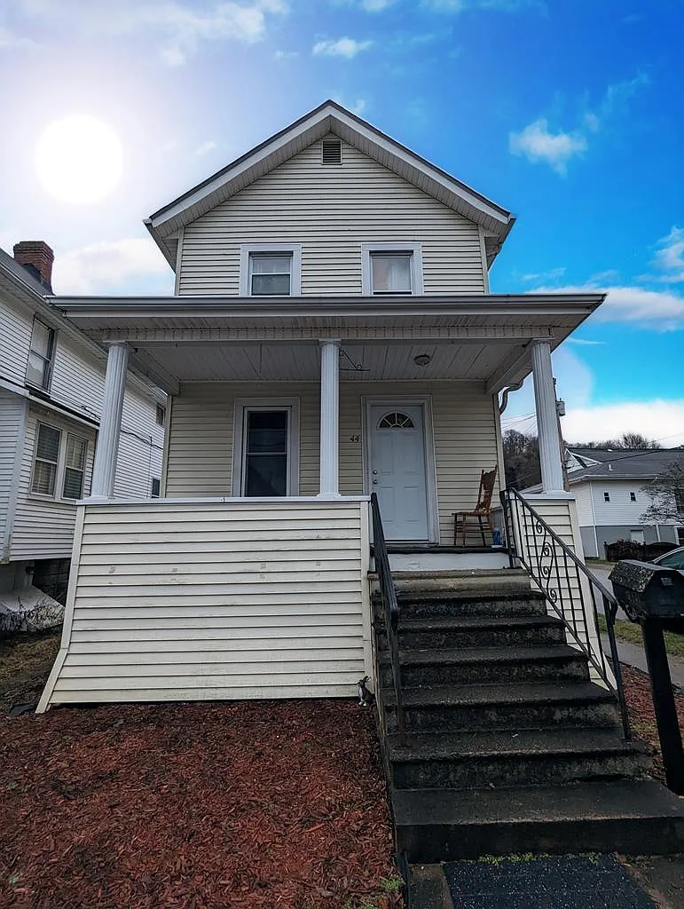 44 Center Ave photo 1