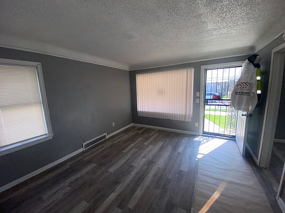 3rd image of 8443 Pierson St