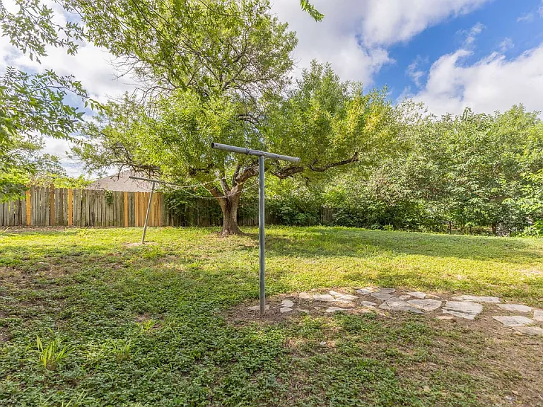2306 Fairhill St — Photo 28