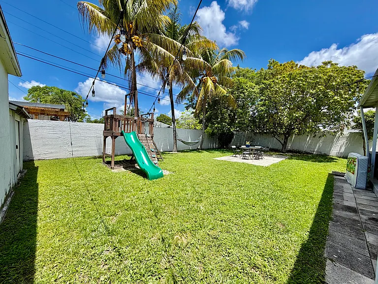 114 SW 57th Ct — Photo 24