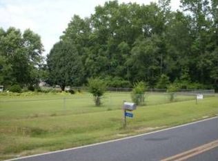 907 Avery Rd, Saint Pauls, NC 28384