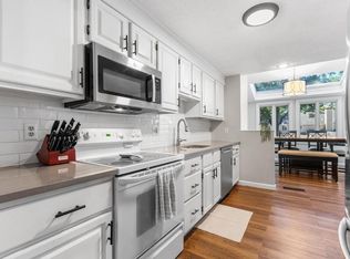 208 Brickett Hill Cir UNIT 208, Haverhill, MA 01830