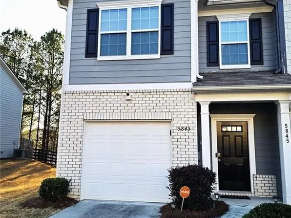 5845 Union Walk Dr, Union City, GA 30291