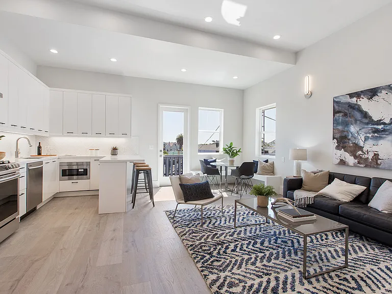 1329 S Van Ness Ave — Photo 48