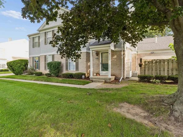 24611 Lake Meadow Dr, Harrison Township, MI 48045