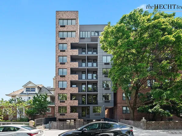 265 Ocean Parkway image 1 of 6