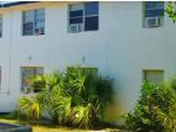 634 11th St APT 3, West Palm Beach, FL 33401