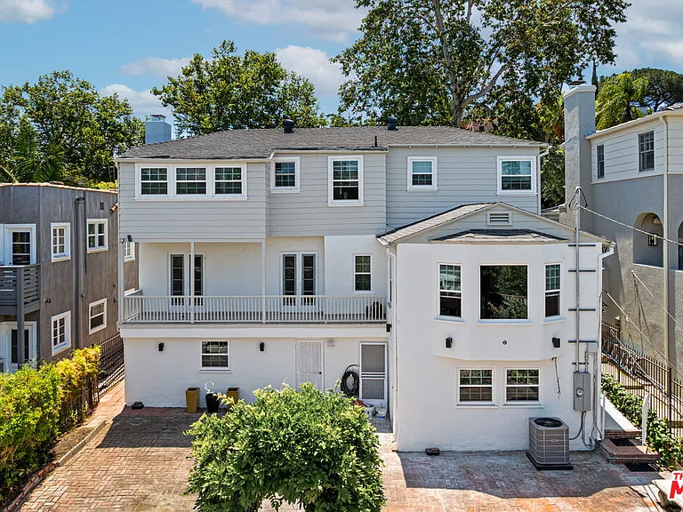 2411 Saint George St — Photo 28
