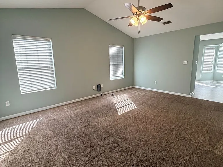 412 Sproles Ave E — Photo 3
