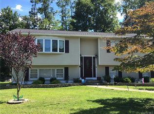 22 Woodlake Dr, Thiells, NY 10984