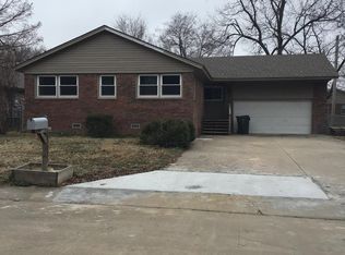 615 George St, Claremore, OK 74017