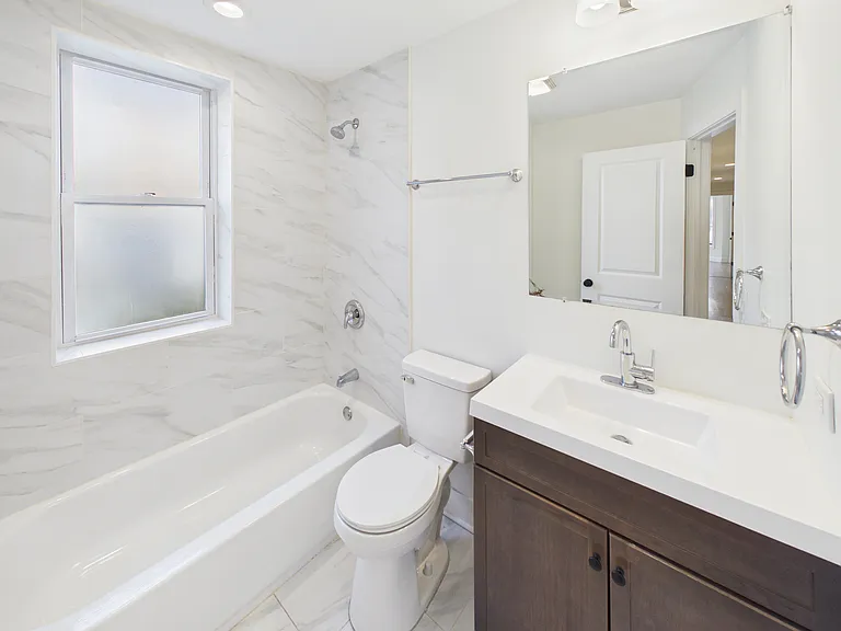 1439 E 66th Pl #2E — Photo 11
