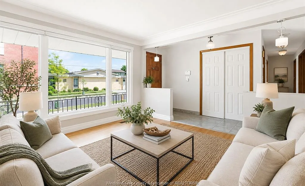 3 bed, $1,900 — Photo 2