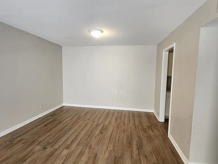 Riverbend Apartments — Photo 70