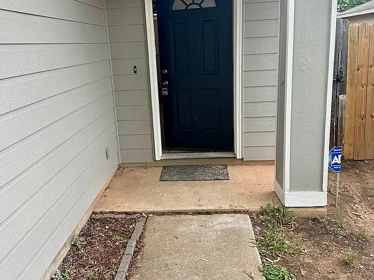 14400 Sandifer St — Photo 2