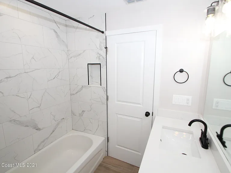 580 Pine Tree Dr — Photo 17