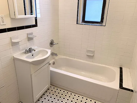 Rented by Tapiro Realty | media 4