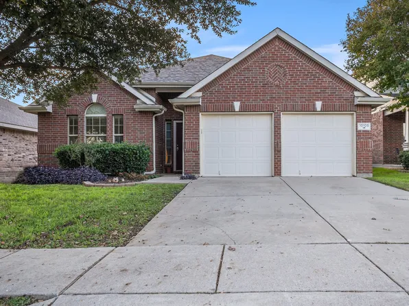 10105 Fox Hill Dr, Fort Worth, TX 76131